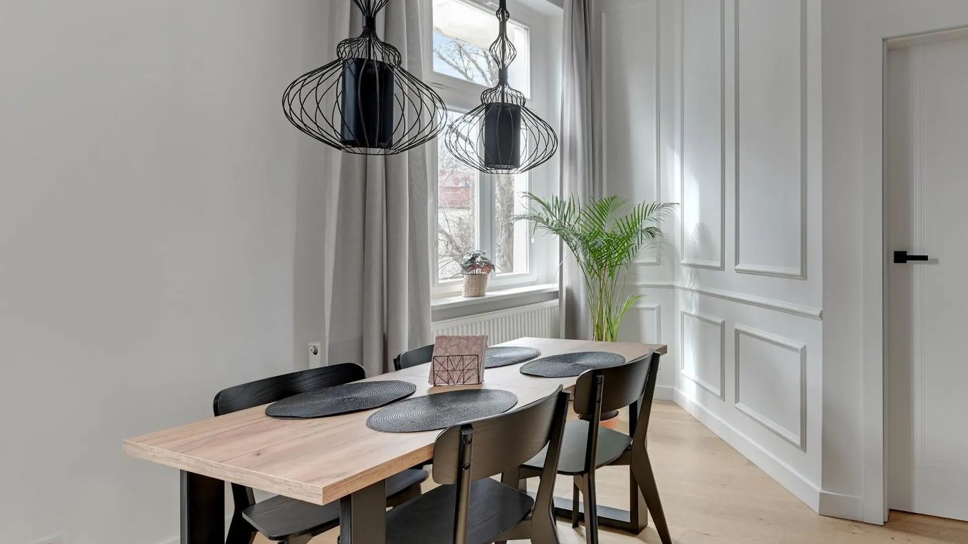 Grand Apartments - Two Bedroom, 6 Person City Center Apartment Sopot