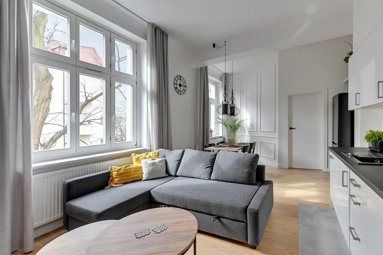 Grand Apartments - Two Bedroom, 6 Person City Center Apartment Sopot Poland