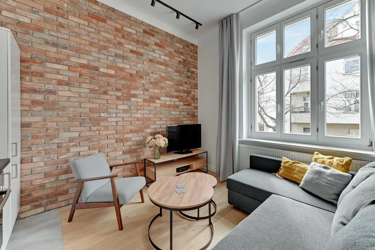 Grand Apartments - Two Bedroom, 6 Person City Center Apartment Sopot