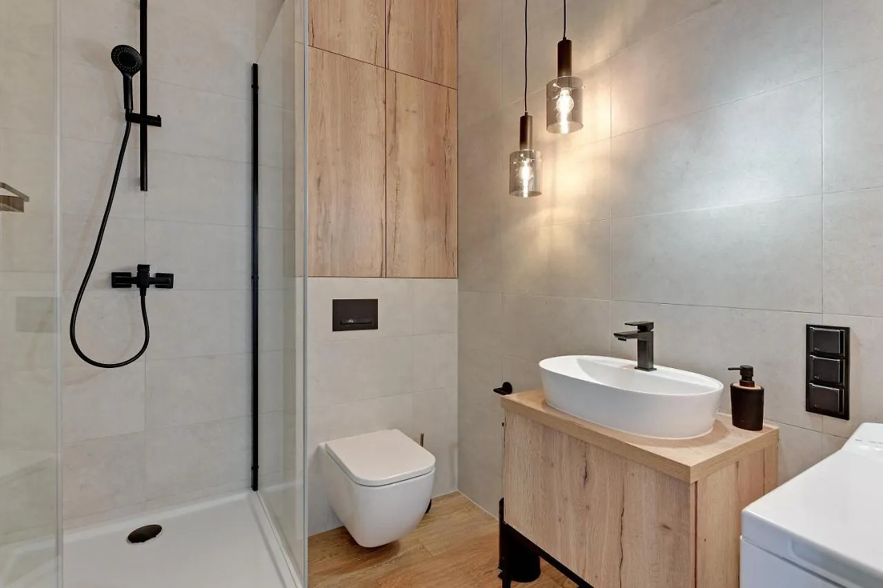 Grand Apartments - Two Bedroom, 6 Person City Center Apartment Sopot