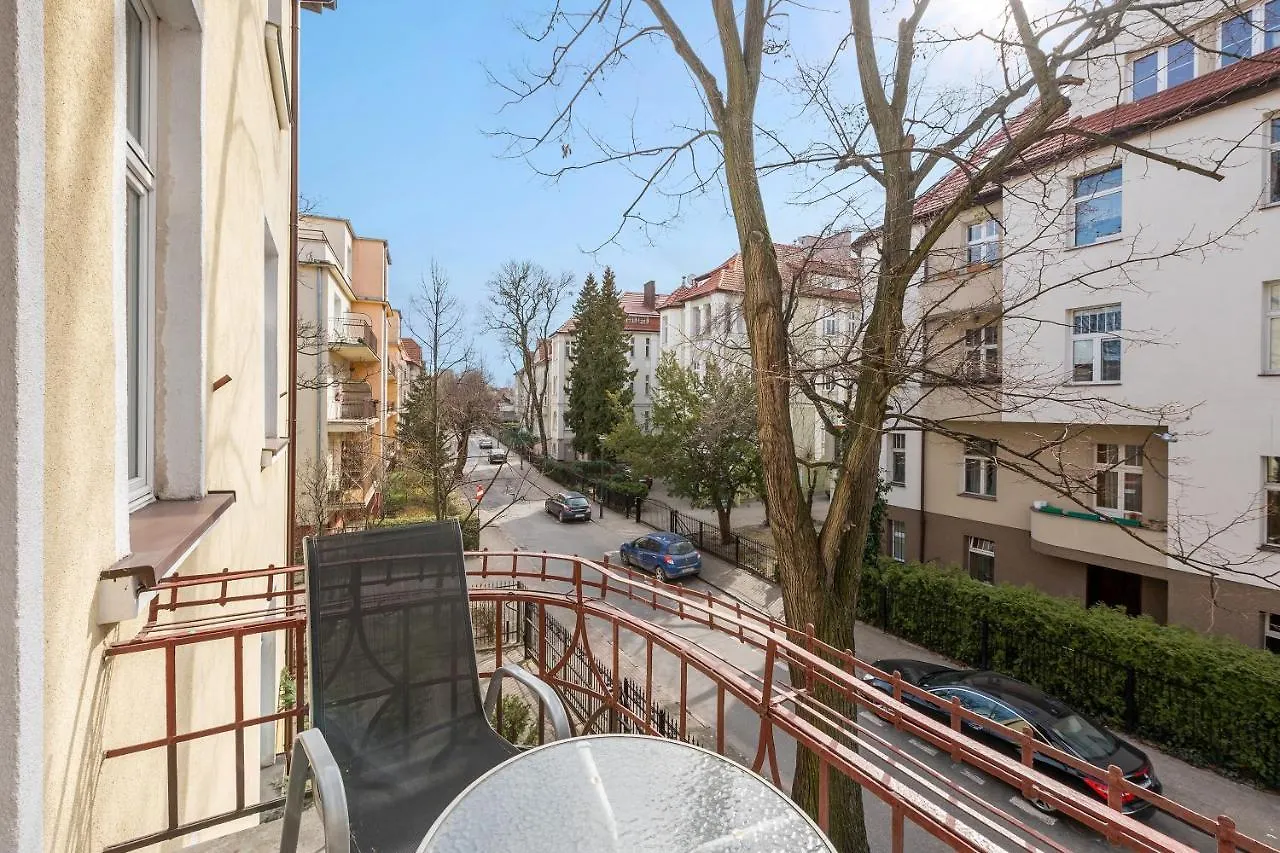 Grand Apartments - Two Bedroom, 6 Person City Center Apartment Sopot